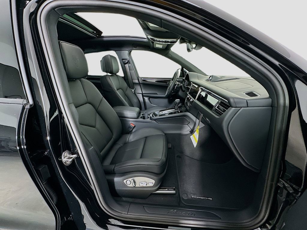Certified 2026 Porsche Macan image 30