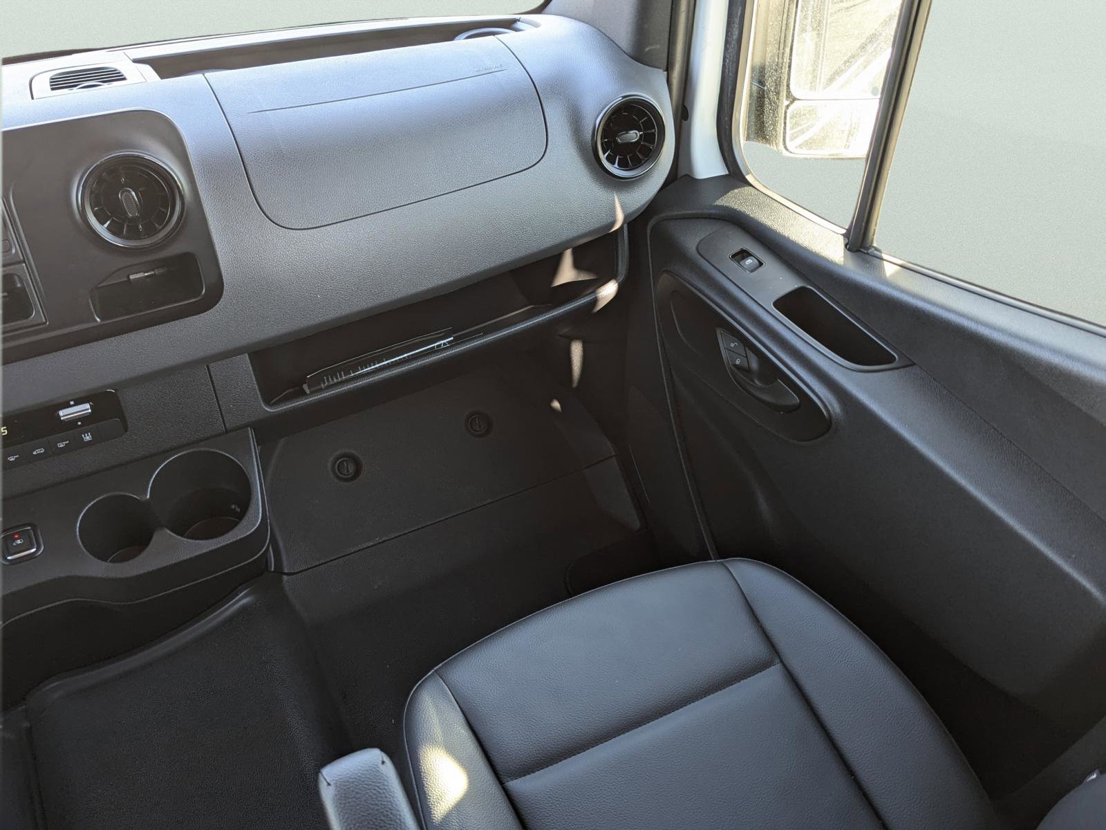 Used 2019 Mercedes-Benz Sprinter 2500 image 17