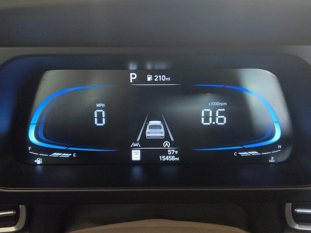 Used 2025 Hyundai Elantra SE image 23