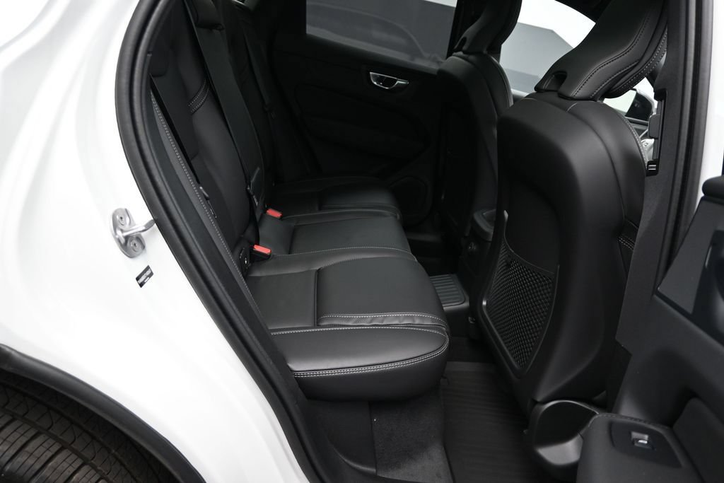 New 2026 Volvo XC60 T8 Ultra w/ Climate Package PRO AWD/4WD image 18