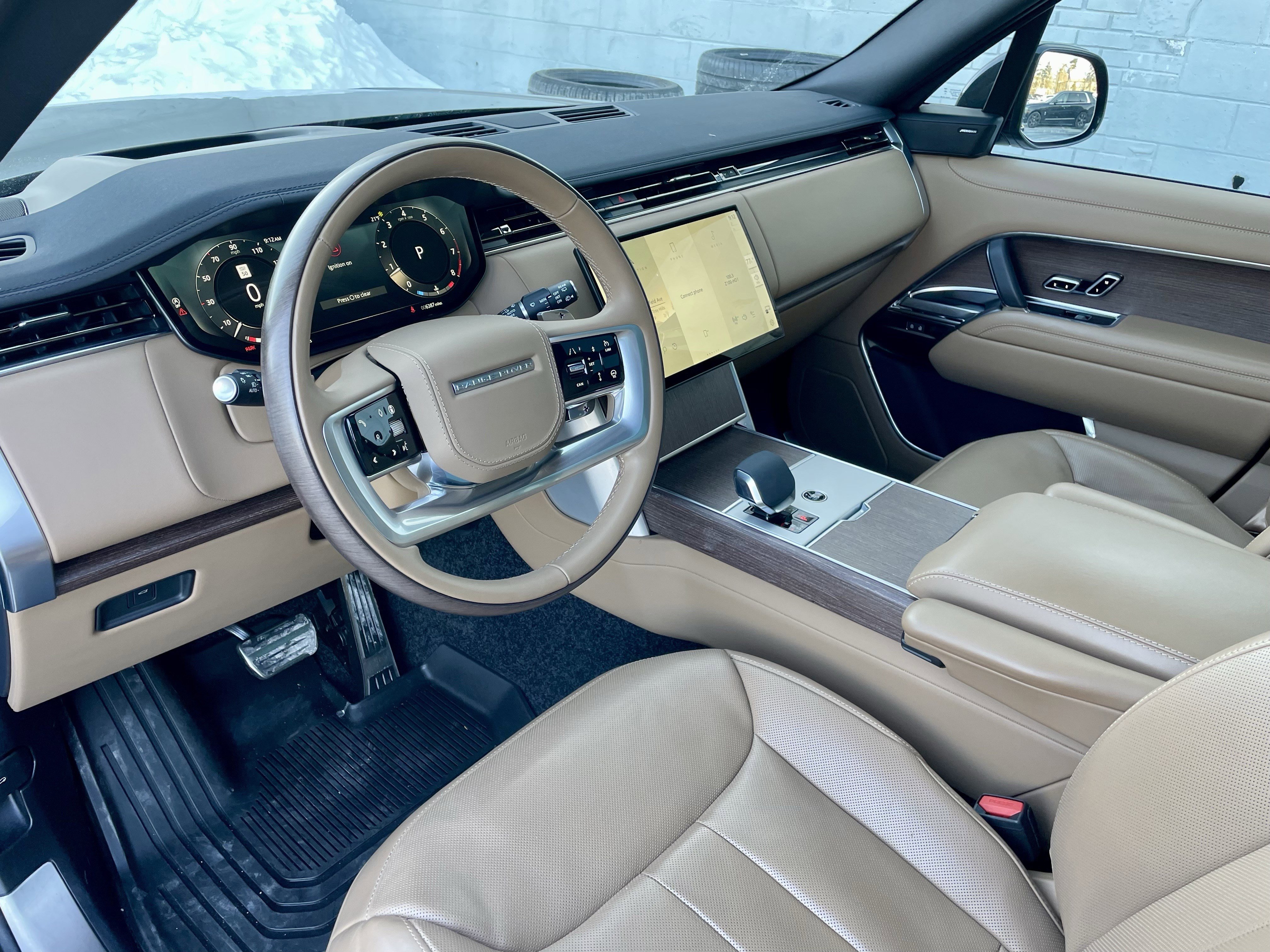 Used 2024 Land Rover Range Rover SE image 13