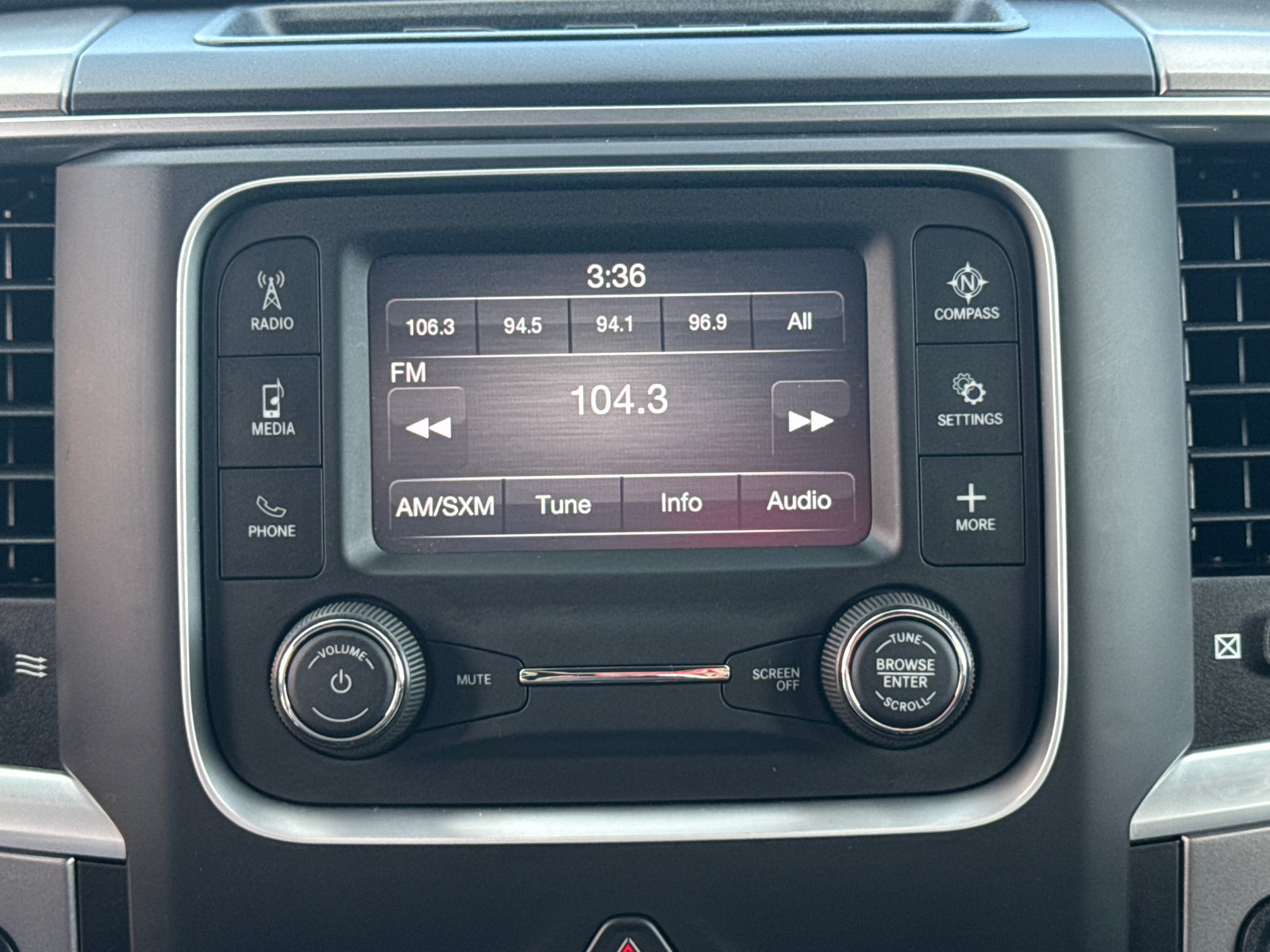 Used 2022 RAM 1500 Warlock AWD/4WD image 10