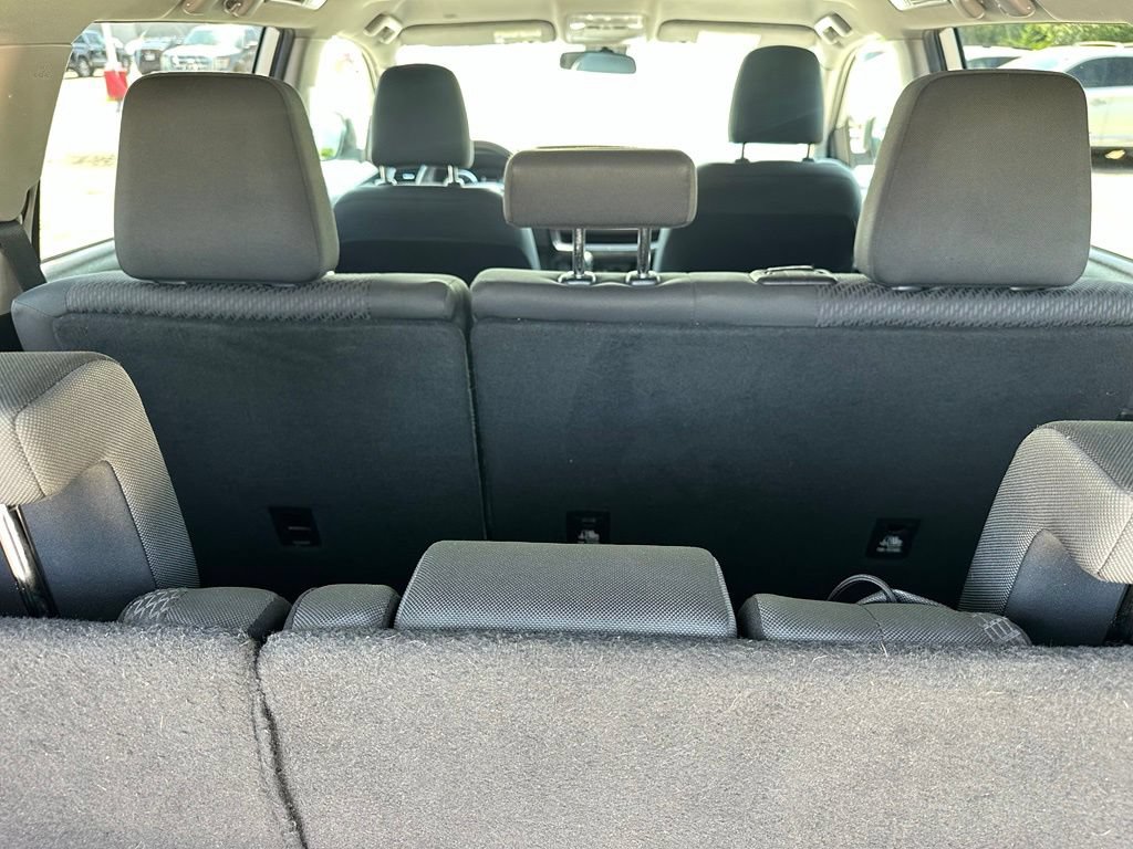 Used 2019 Toyota Highlander LE AWD/4WD image 29