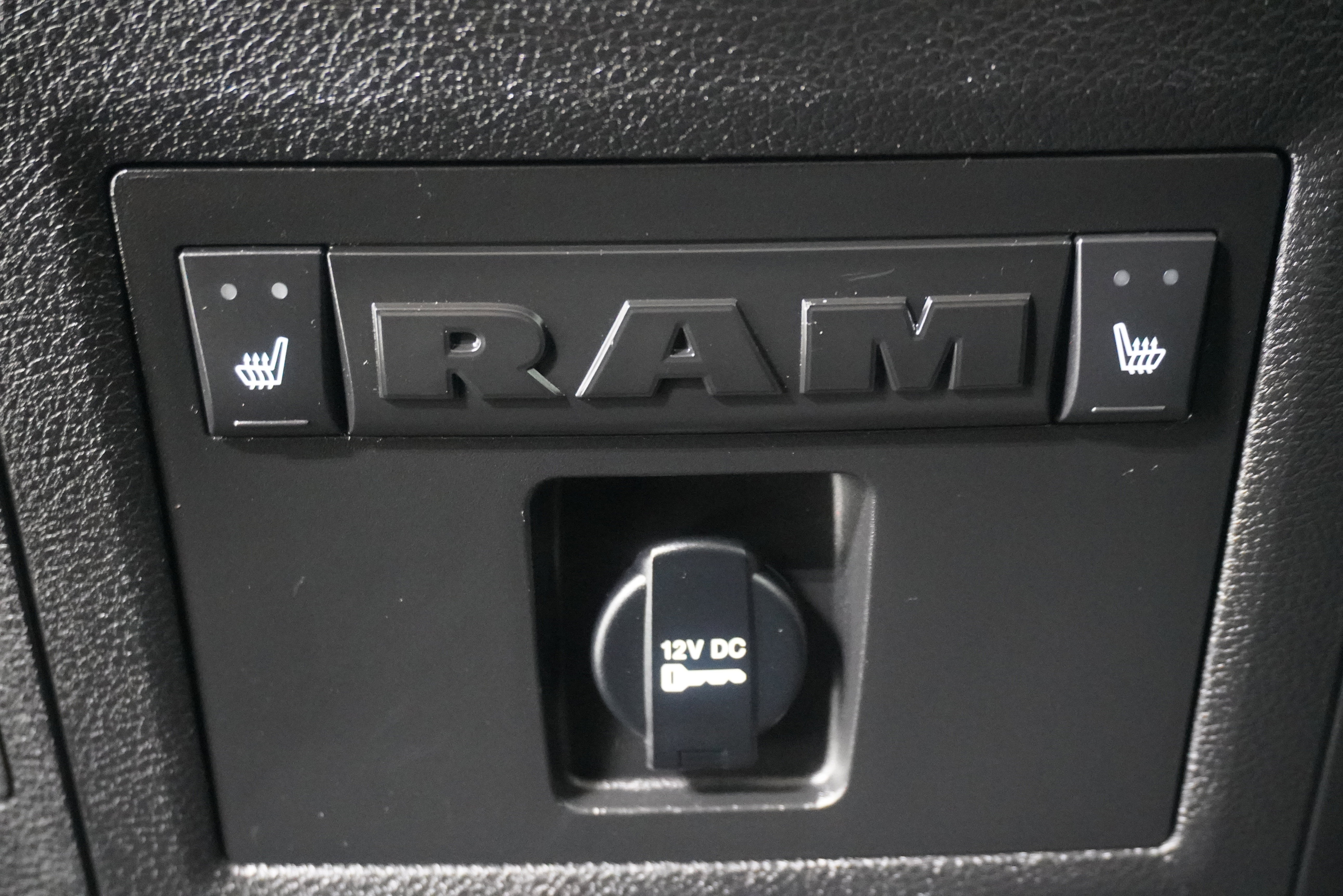 Used 2014 RAM 3500 Laramie w/ Convenience Group RWD image 11