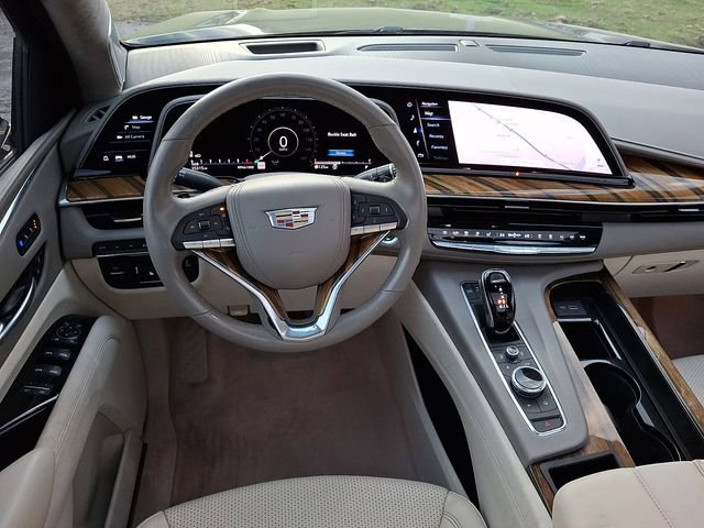 Used 2021 Cadillac Escalade ESV Premium Luxury Platinum image 12