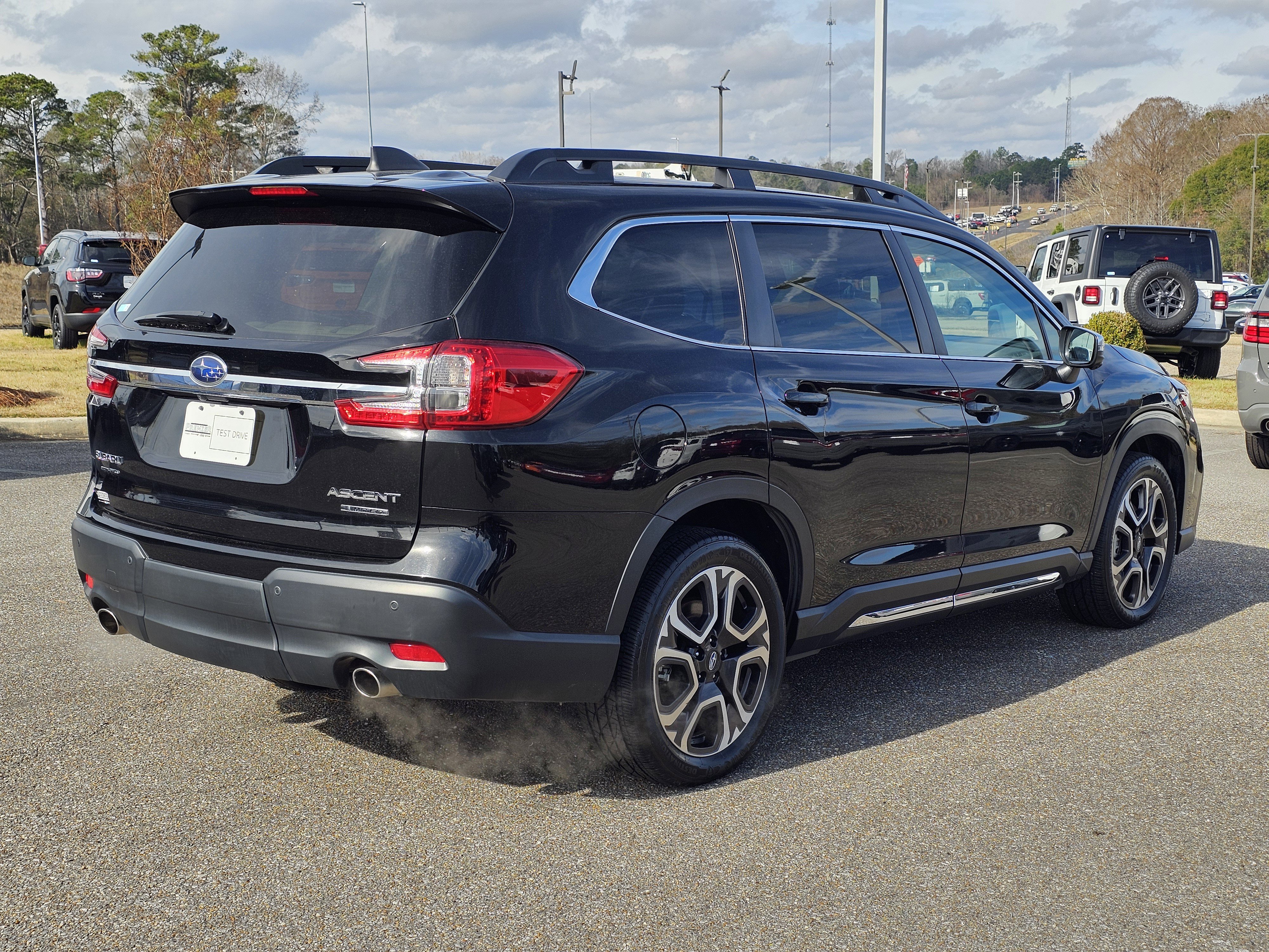 Used 2023 Subaru Ascent Limited w/ Technology Package image 8