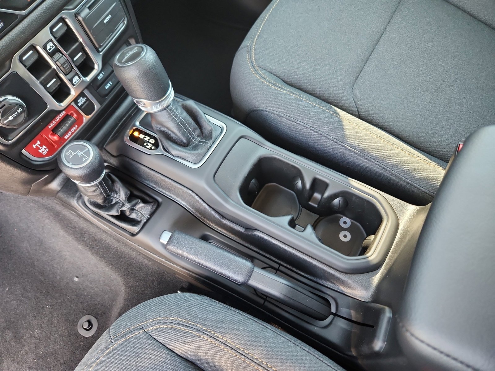 New 2025 Jeep Gladiator Willys AWD/4WD image 16