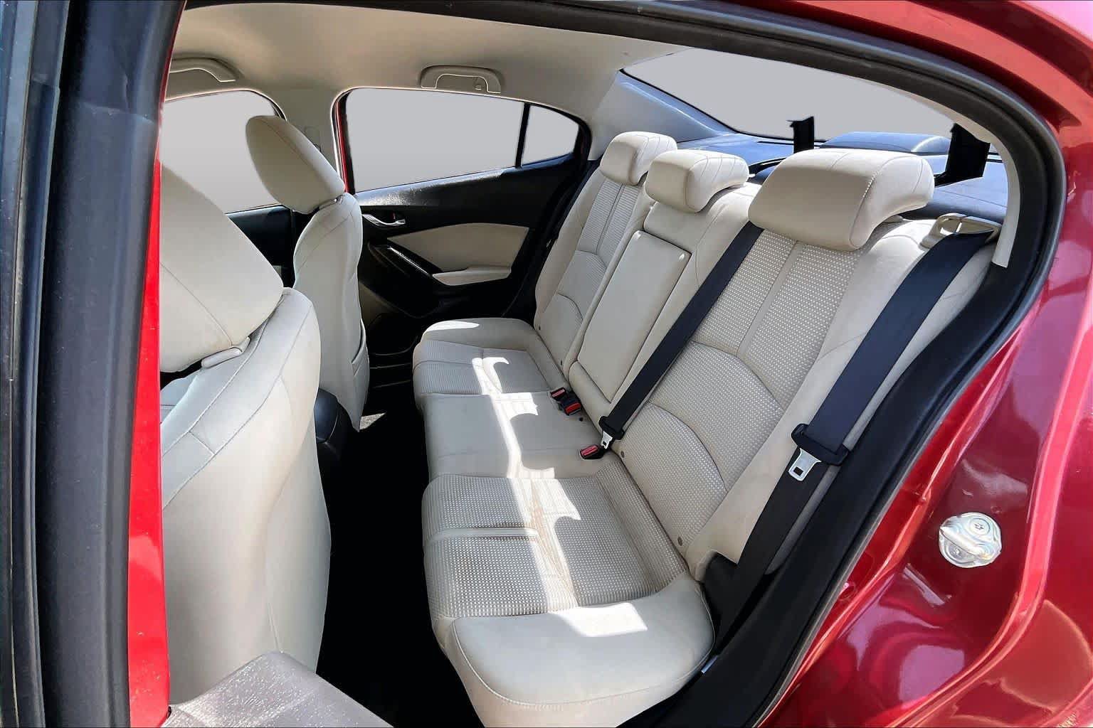 Used 2018 MAZDA MAZDA3 Sport w/ Preferred Equipment Package FWD image 20