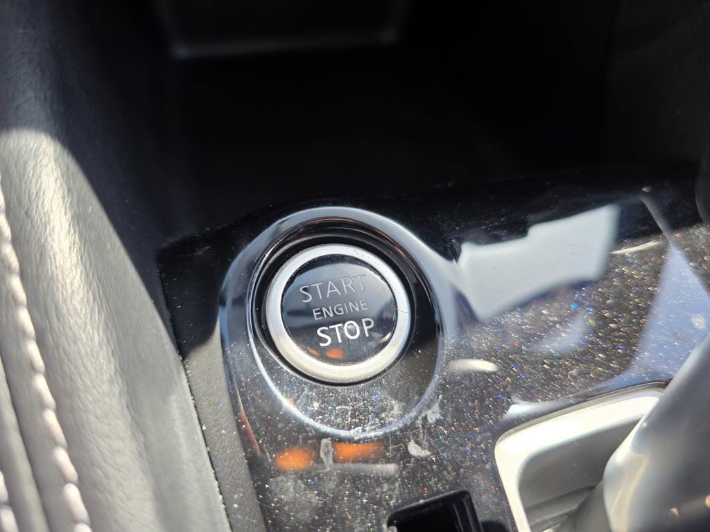 Used 2019 Nissan Kicks SR w/ SR Premium Package FWD image 40