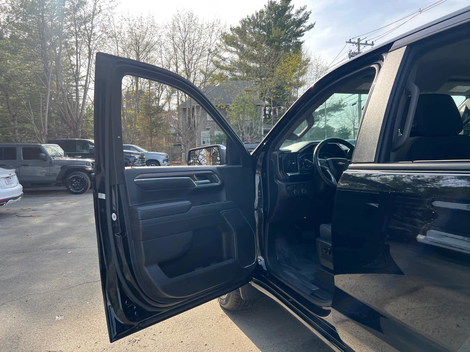 Certified 2024 Chevrolet Silverado 1500 LT AWD/4WD image 15