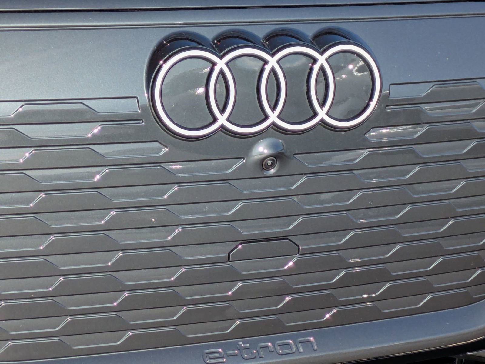 Used 2025 Audi Q6 e-tron Premium Plus w/ Premium Plus AWD/4WD image 26