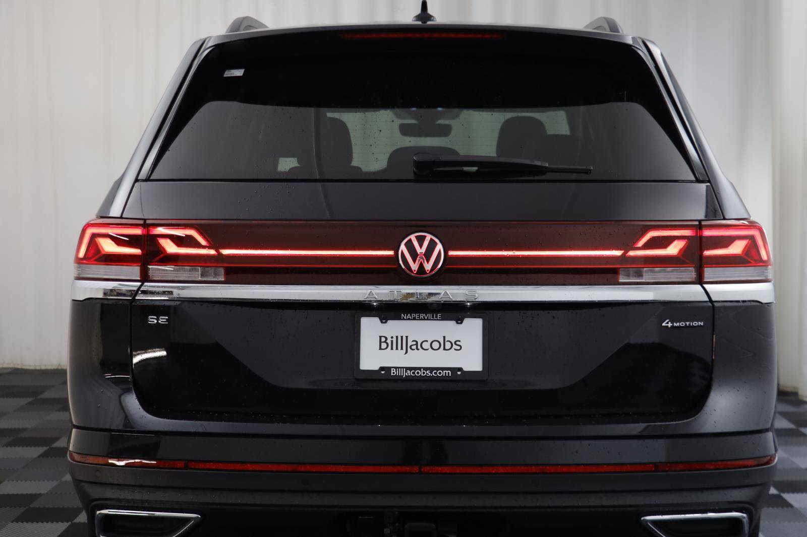 Used 2025 Volkswagen Atlas SE w/ Black Wheel Package image 15