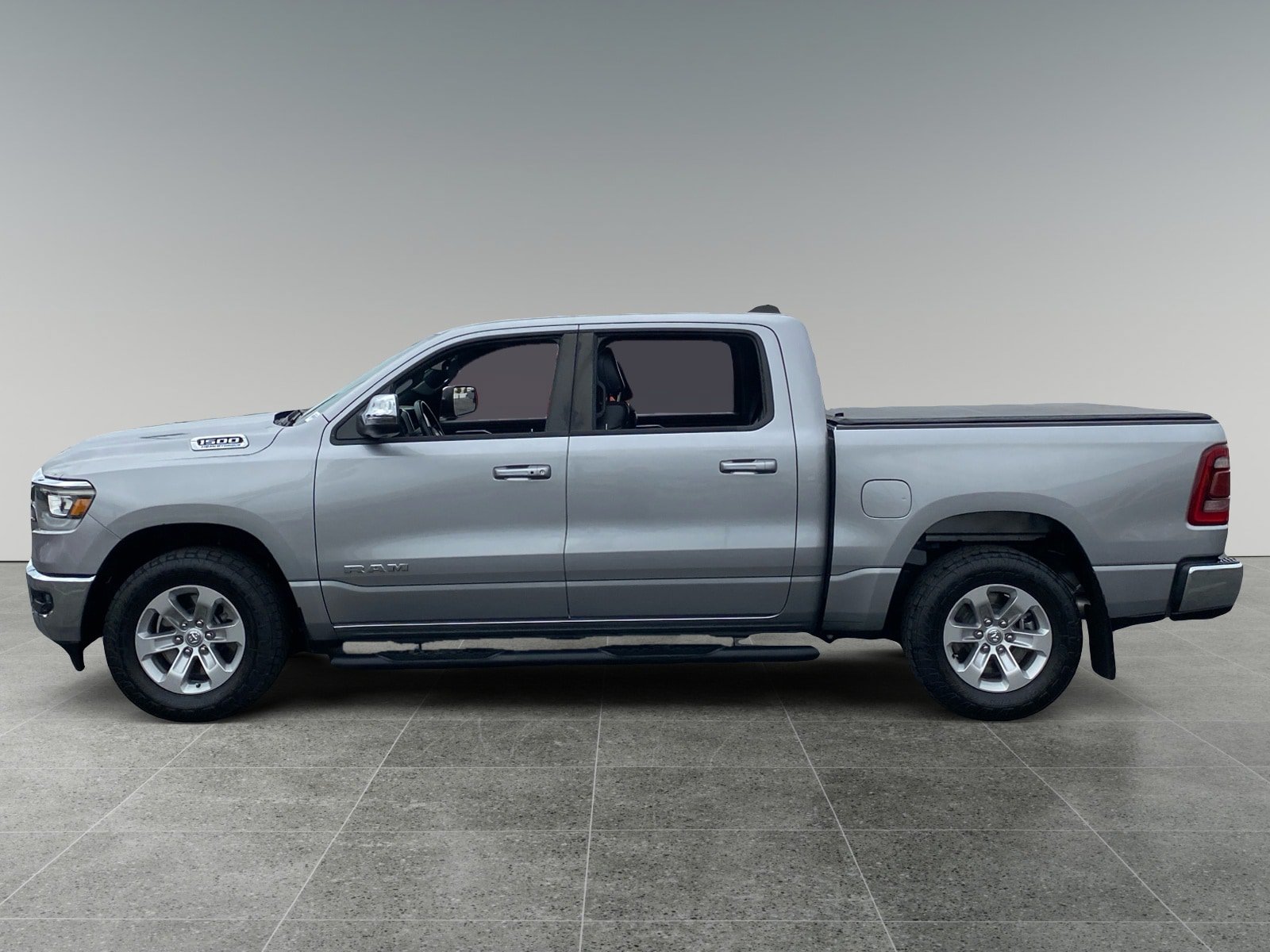 Used 2024 RAM 1500 Laramie AWD/4WD image 2