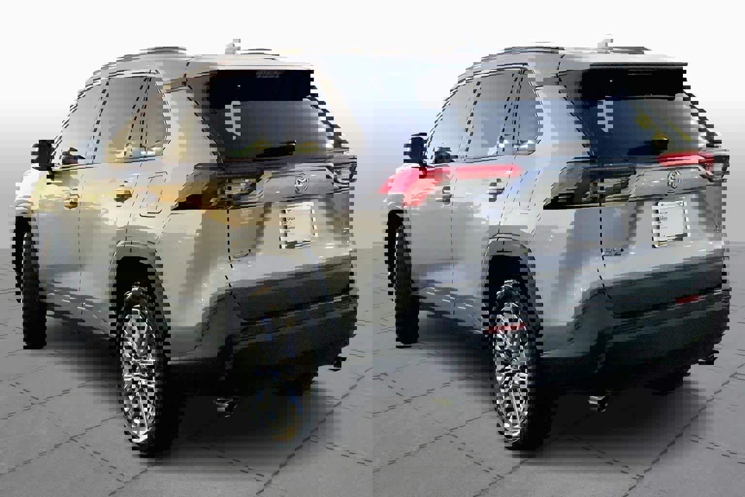 Used 2023 Toyota RAV4 XLE Premium image 12