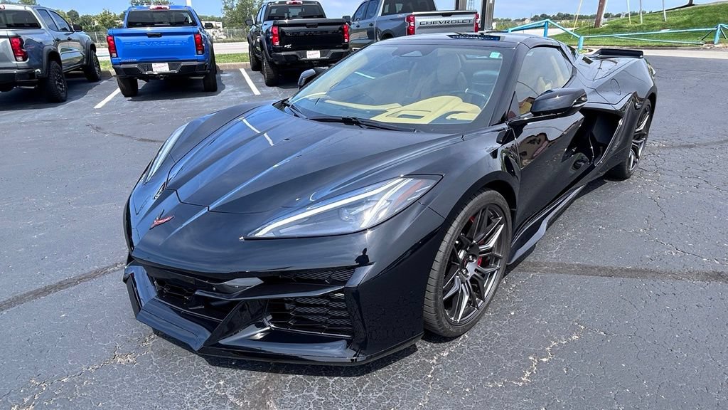 Used 2024 Chevrolet Corvette Z06 RWD image 9