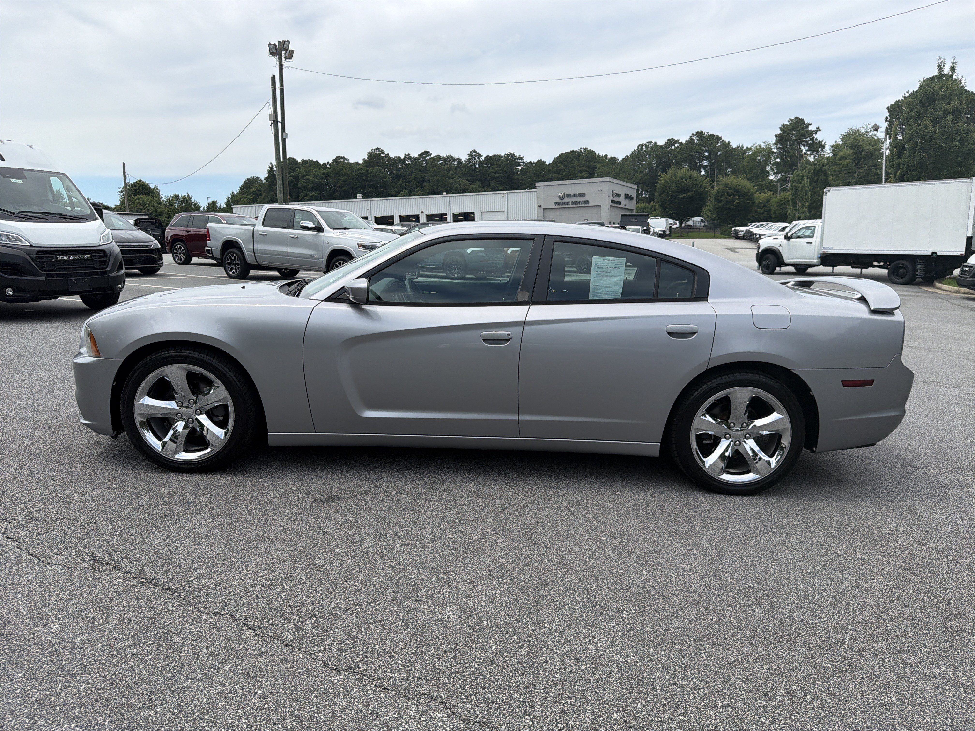 Used 2013 Dodge Charger SE w/ Connectivity Group RWD image 4
