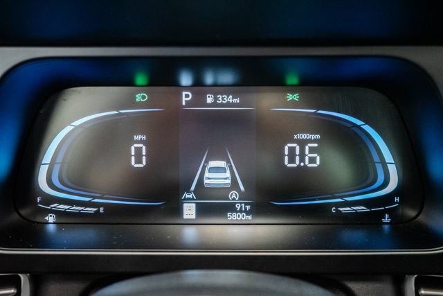 Certified 2025 Hyundai Elantra SE FWD image 13