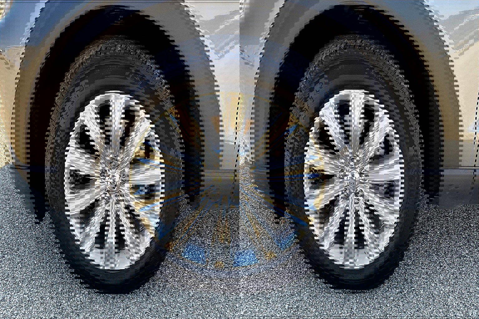 Used 2021 Ford Explorer Limited w/ Hybrid Equipment Group 310A image 9