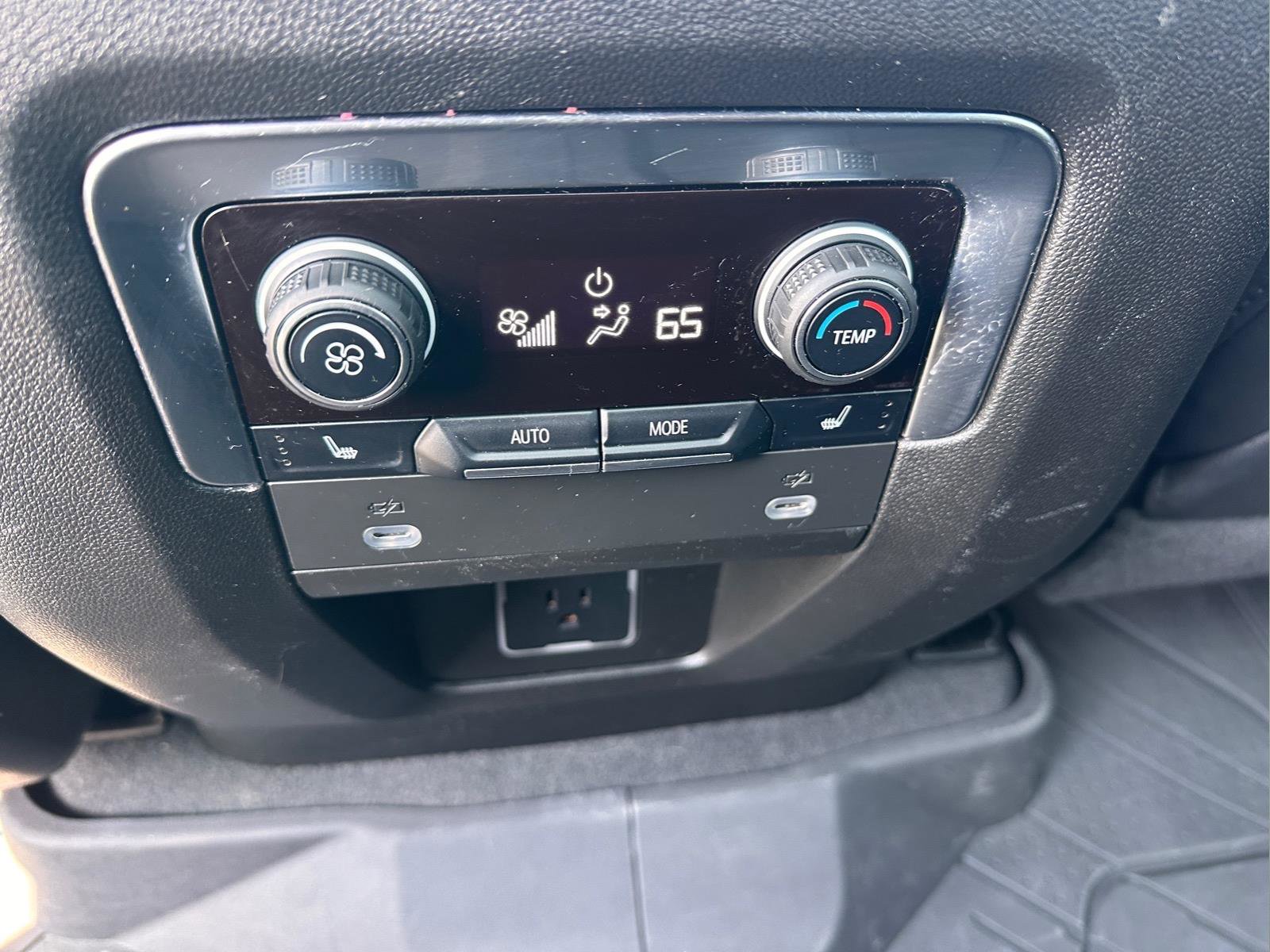 Used 2023 Chevrolet Suburban High Country RWD image 12
