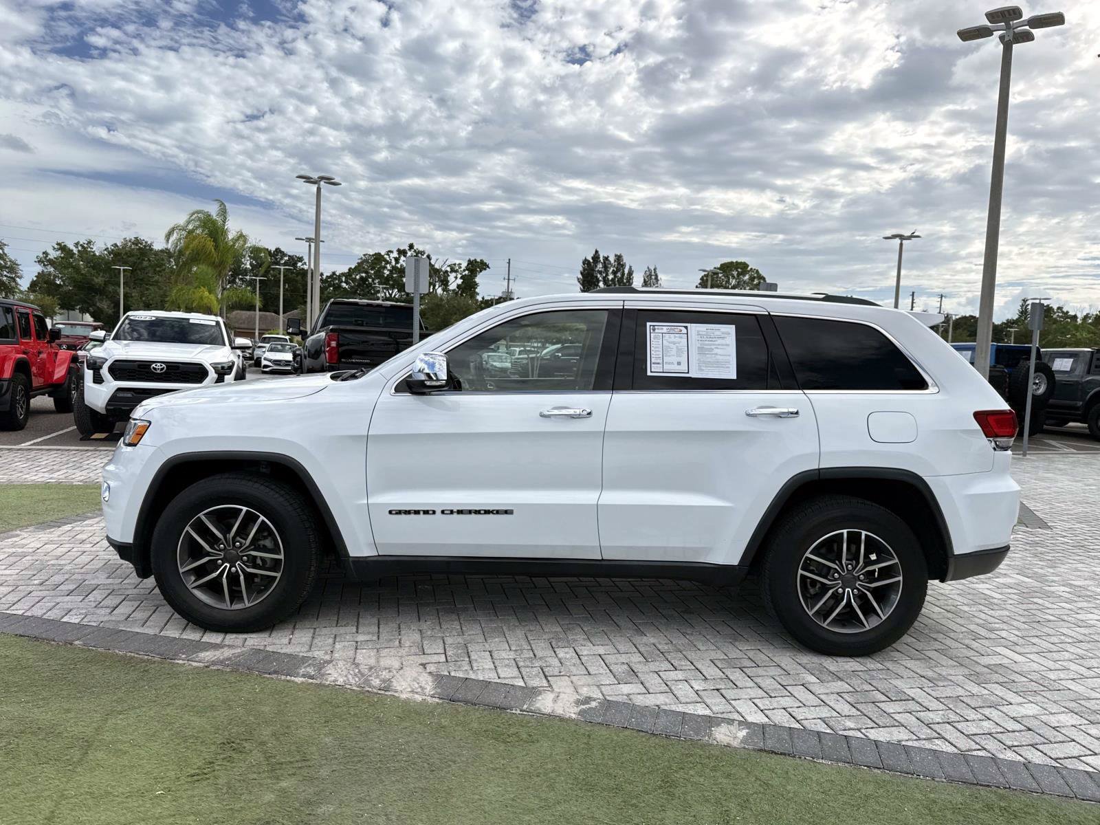 Used 2020 Jeep Grand Cherokee Limited RWD image 3