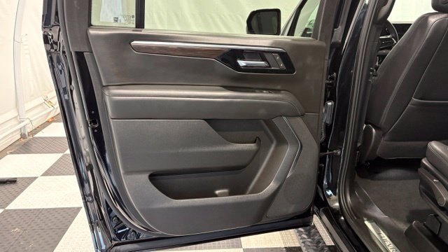 Used 2025 Chevrolet Suburban Z71 AWD/4WD image 23
