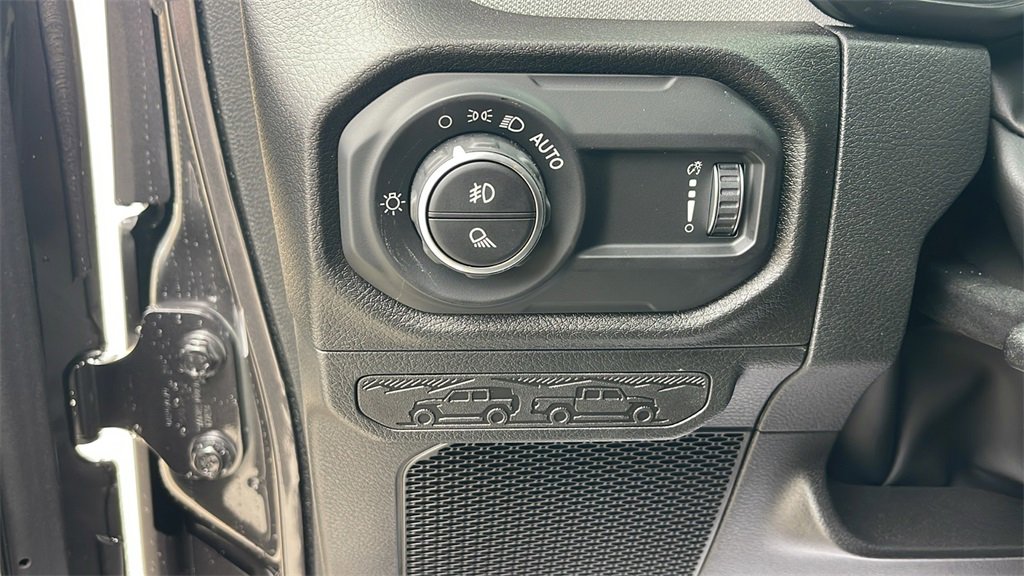 New 2025 Jeep Gladiator Sport image 17