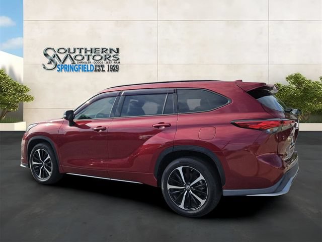 Used 2021 Toyota Highlander XSE AWD/4WD image 3