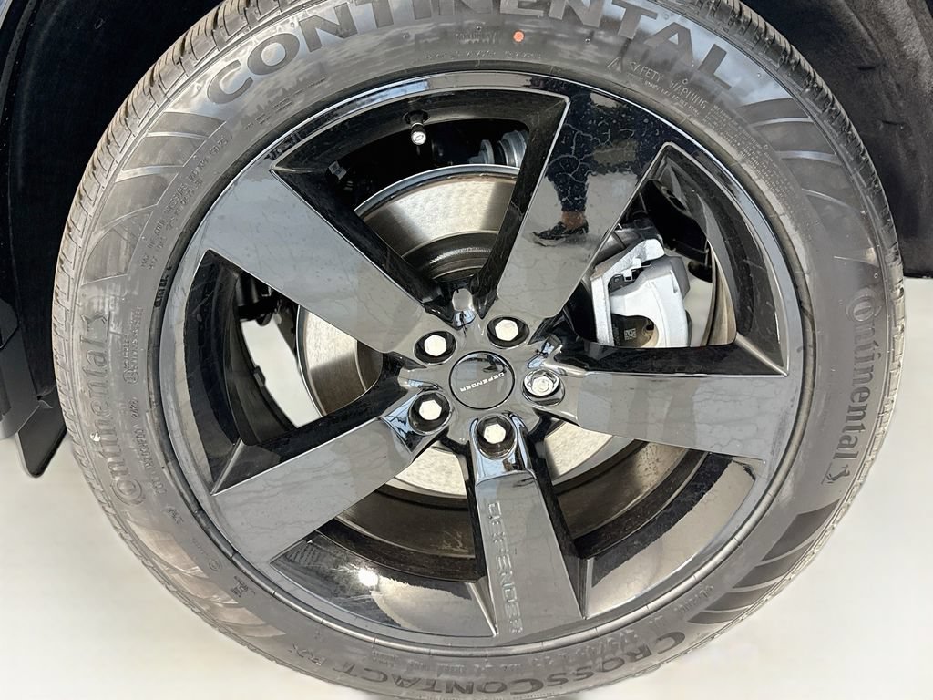 New 2026 Land Rover Defender 110 X-Dynamic SE AWD/4WD image 30