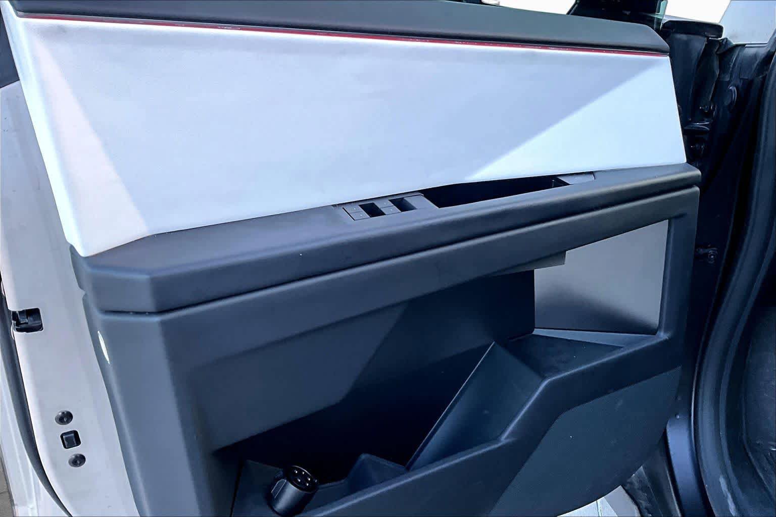 Used 2024 Tesla Cybertruck AWD Crew Cab image 19