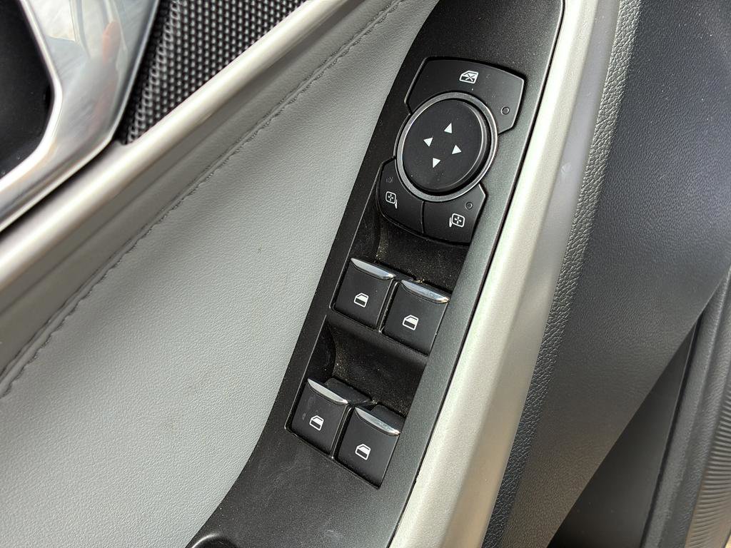 Used 2022 Ford Explorer XLT w/ Equipment Group 202A image 21