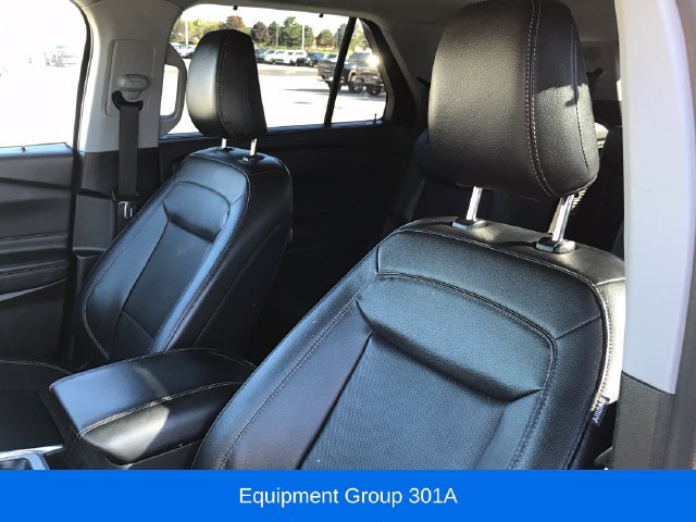 Used 2023 Ford Explorer Limited AWD/4WD image 4