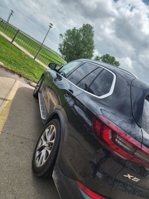 Used 2021 BMW X5 xDrive40i w/ Premium Package image 3