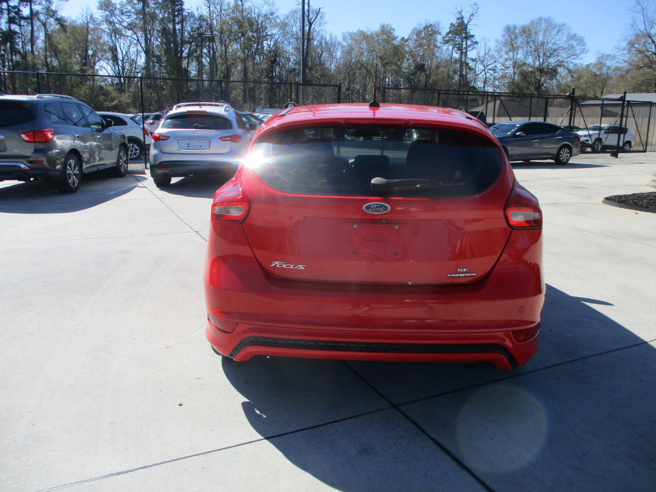 Used 2015 Ford Focus SE w/ SE Sport Package image 6