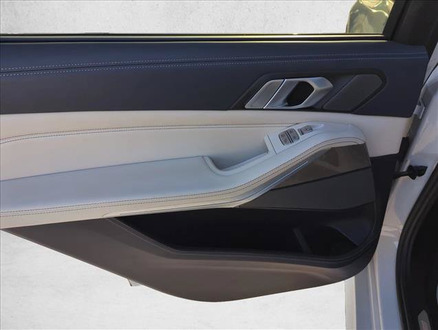 Used 2022 BMW X7 M50i AWD/4WD image 9
