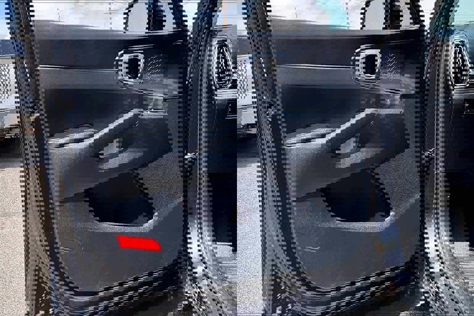 Used 2025 Kia Sorento LX image 20