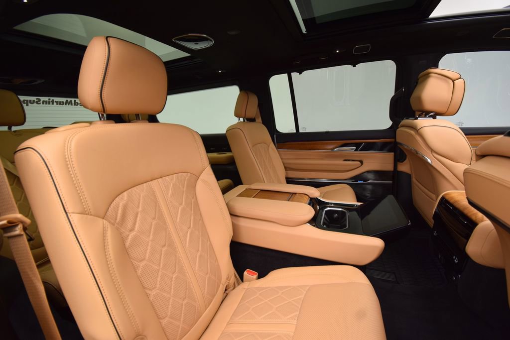 Used 2025 Jeep Grand Wagoneer Series III image 26