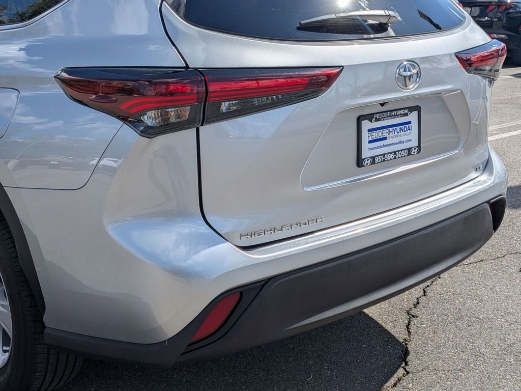 Used 2025 Toyota Highlander LE image 11