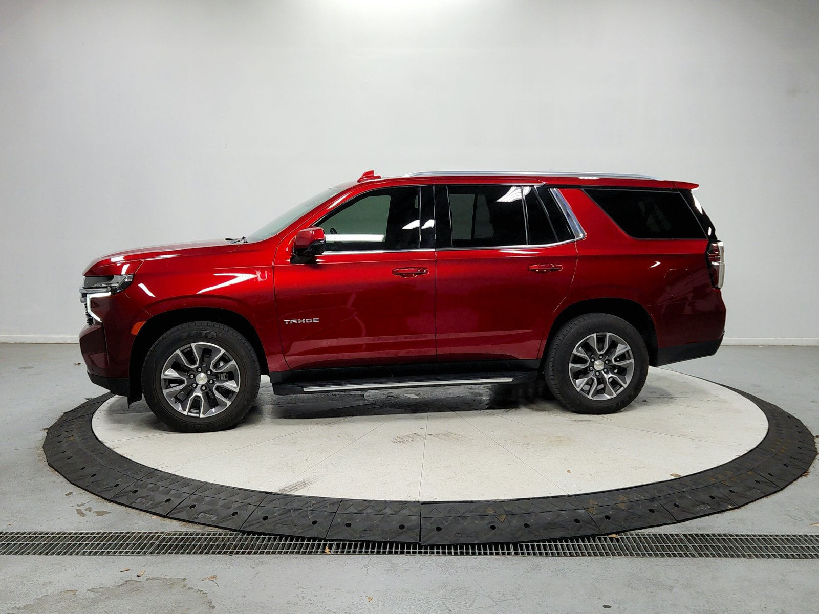 Used 2023 Chevrolet Tahoe LT w/ Luxury Package RWD image 5