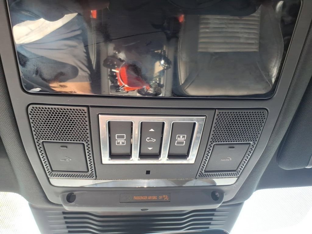 Used 2025 Land Rover Discovery Dynamic SE AWD/4WD image 27
