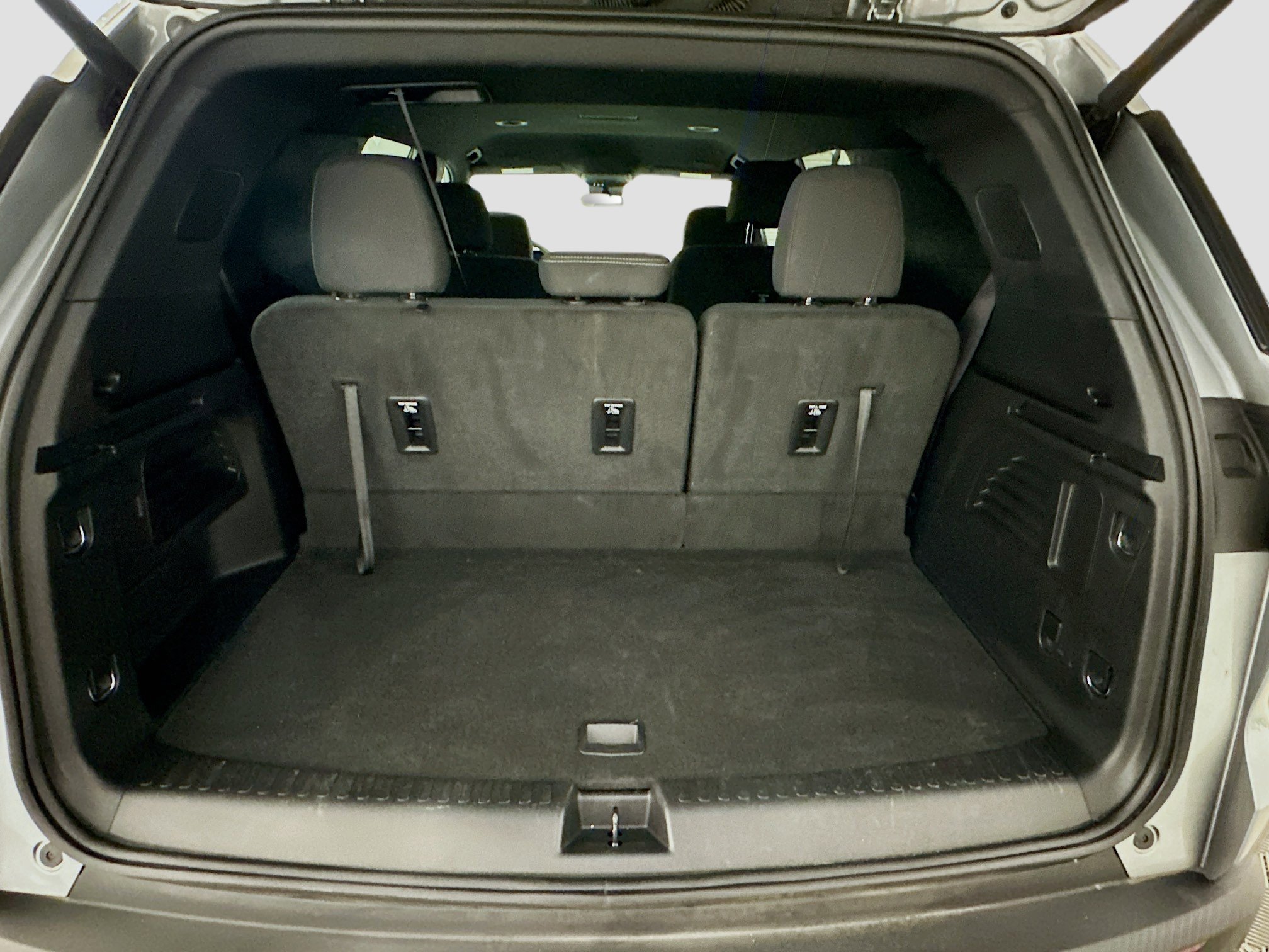 Used 2025 Chevrolet Traverse LT image 31