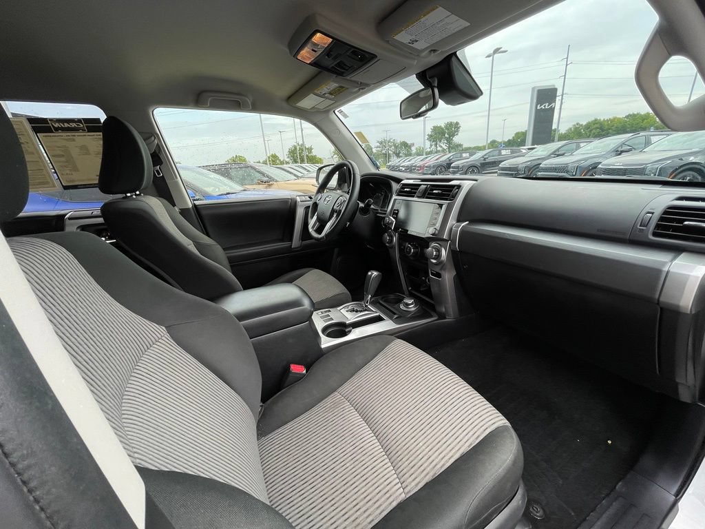 Used 2022 Toyota 4Runner SR5 AWD/4WD image 26