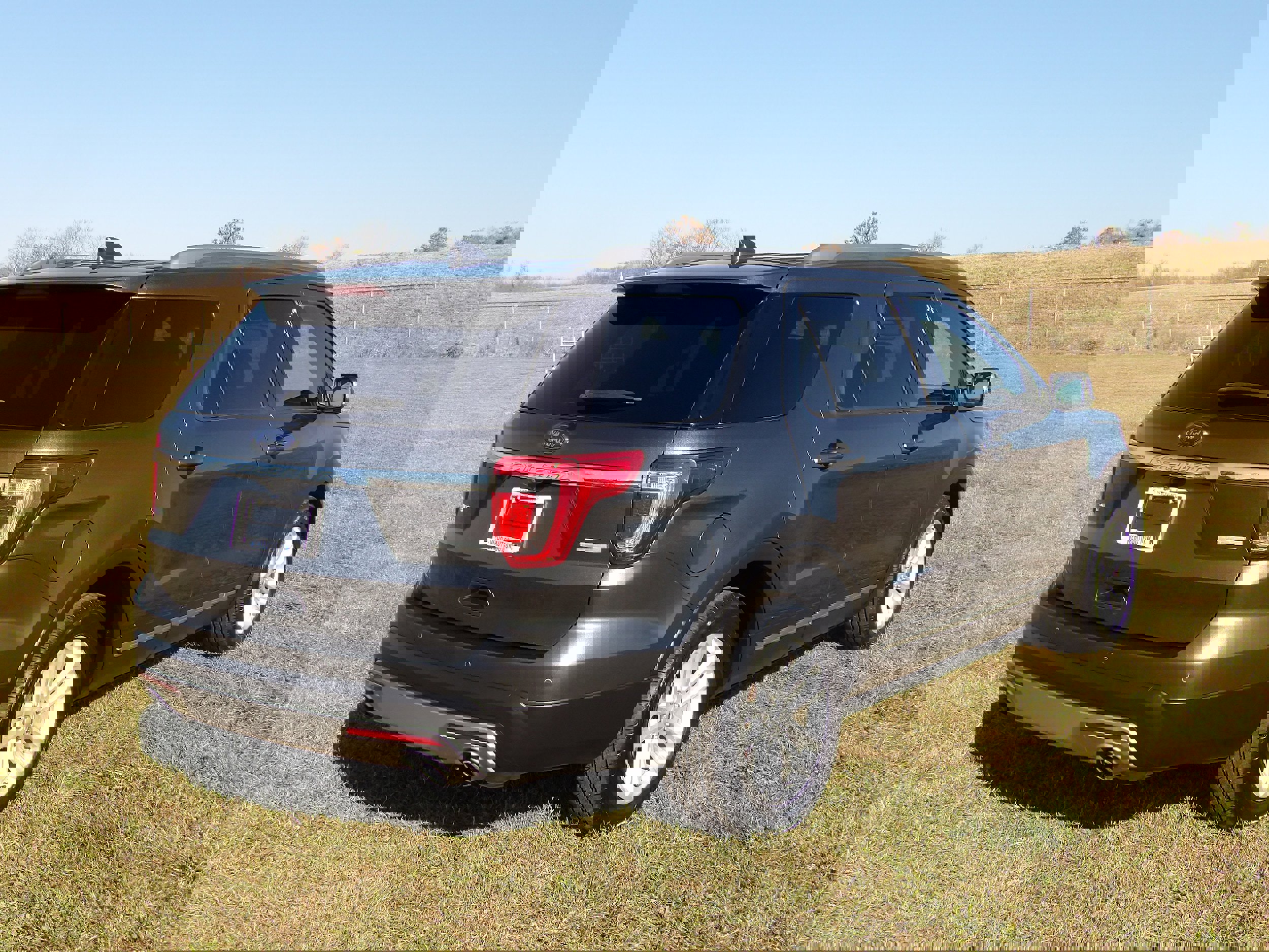 Used 2016 Ford Explorer XLT w/ Equipment Group 202A image 6