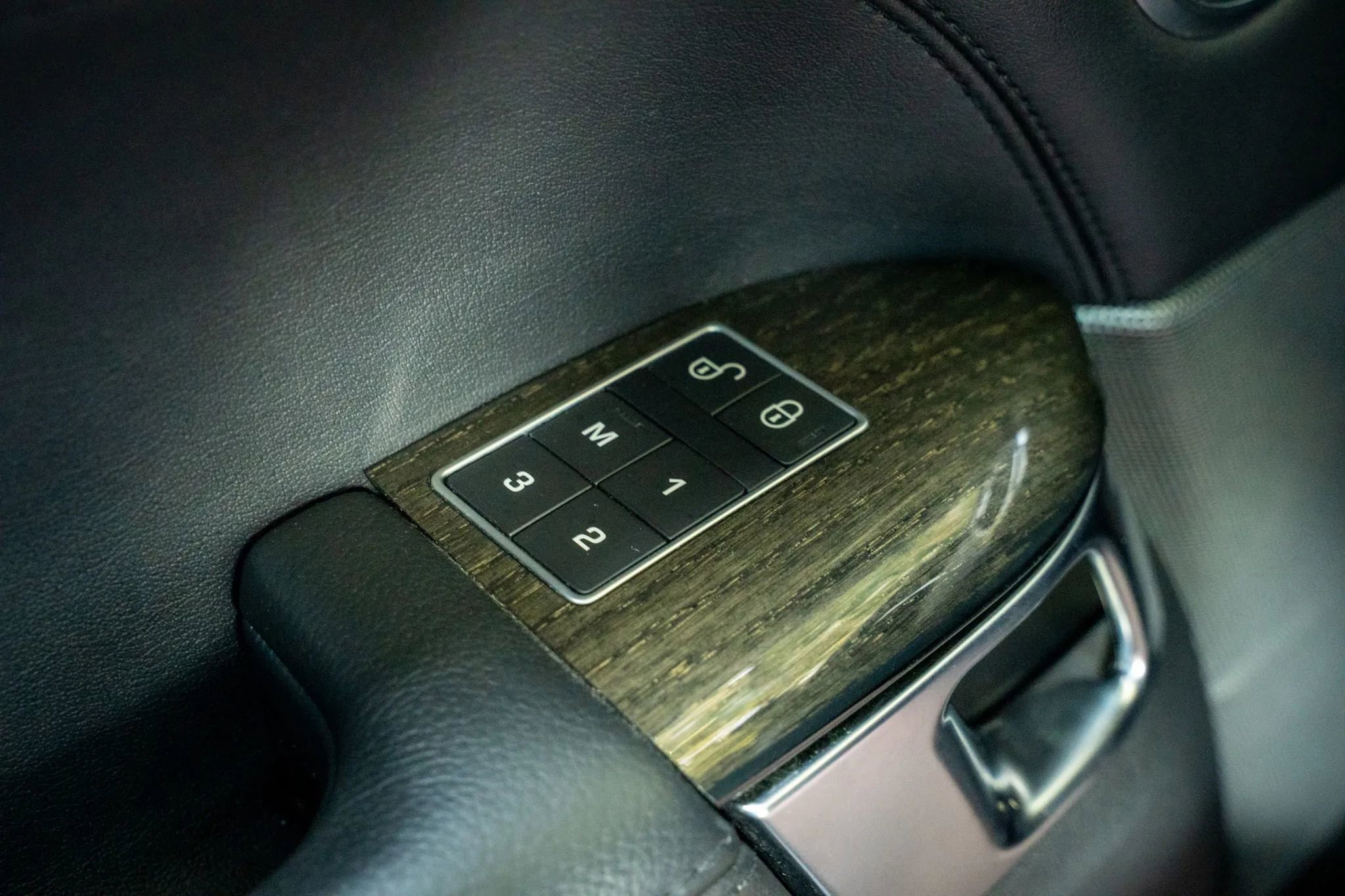 Used 2016 Land Rover Range Rover Sport SE image 29