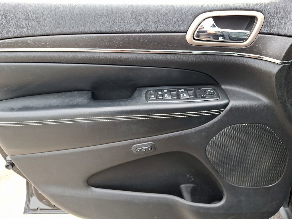 Used 2016 Jeep Grand Cherokee Limited image 11