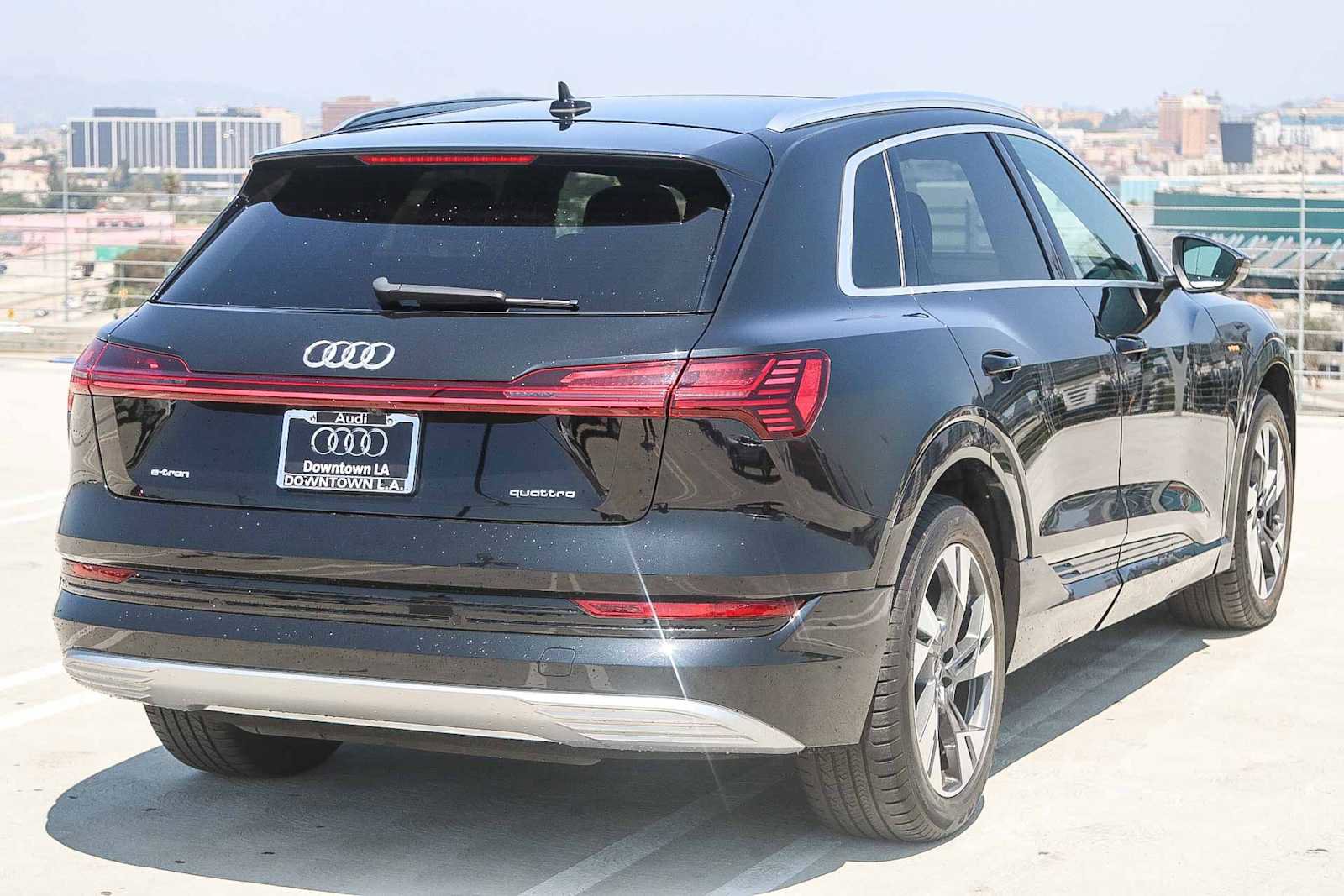 Used 2022 Audi e-tron Premium image 6