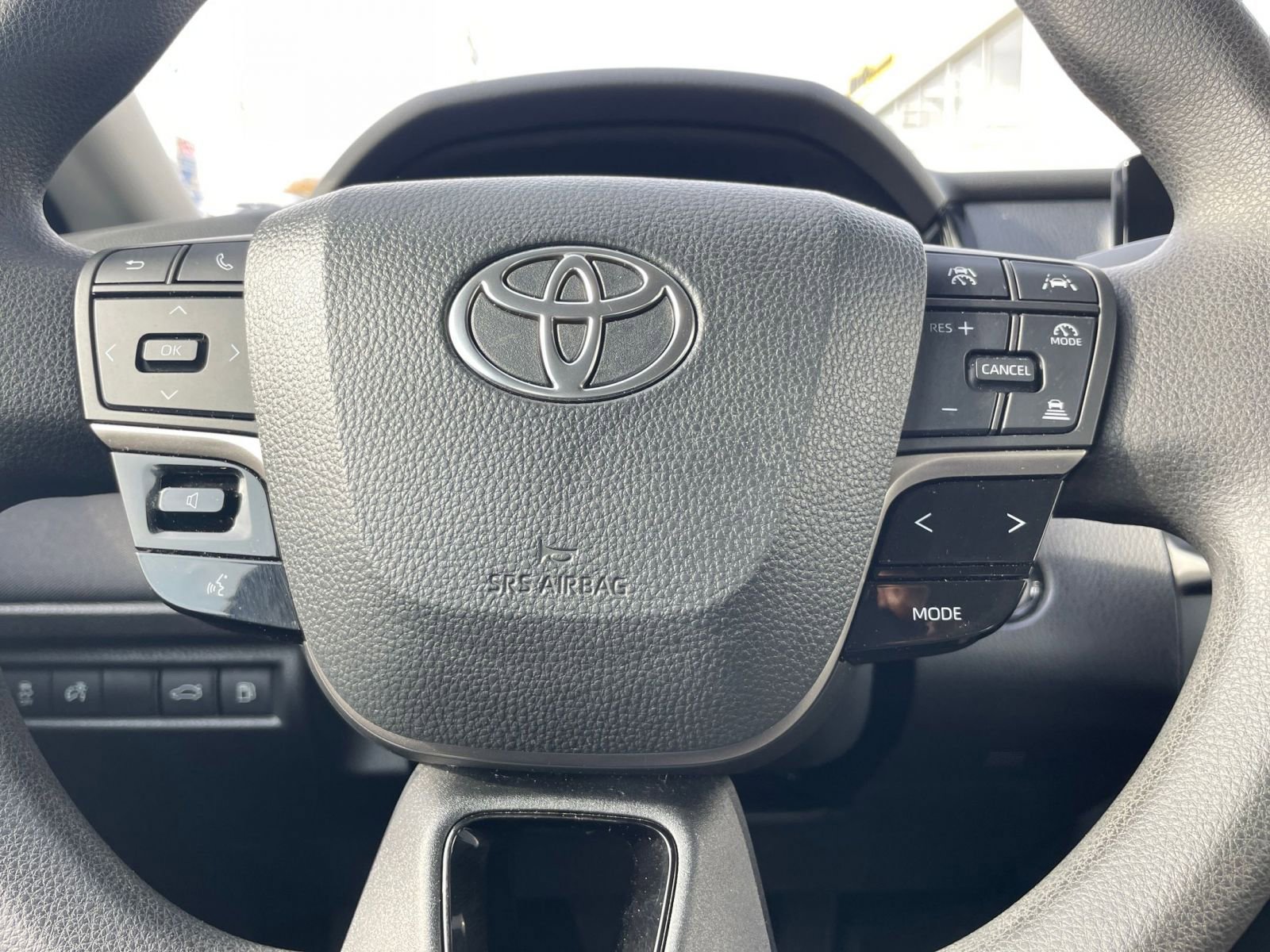 Used 2025 Toyota Camry LE image 27