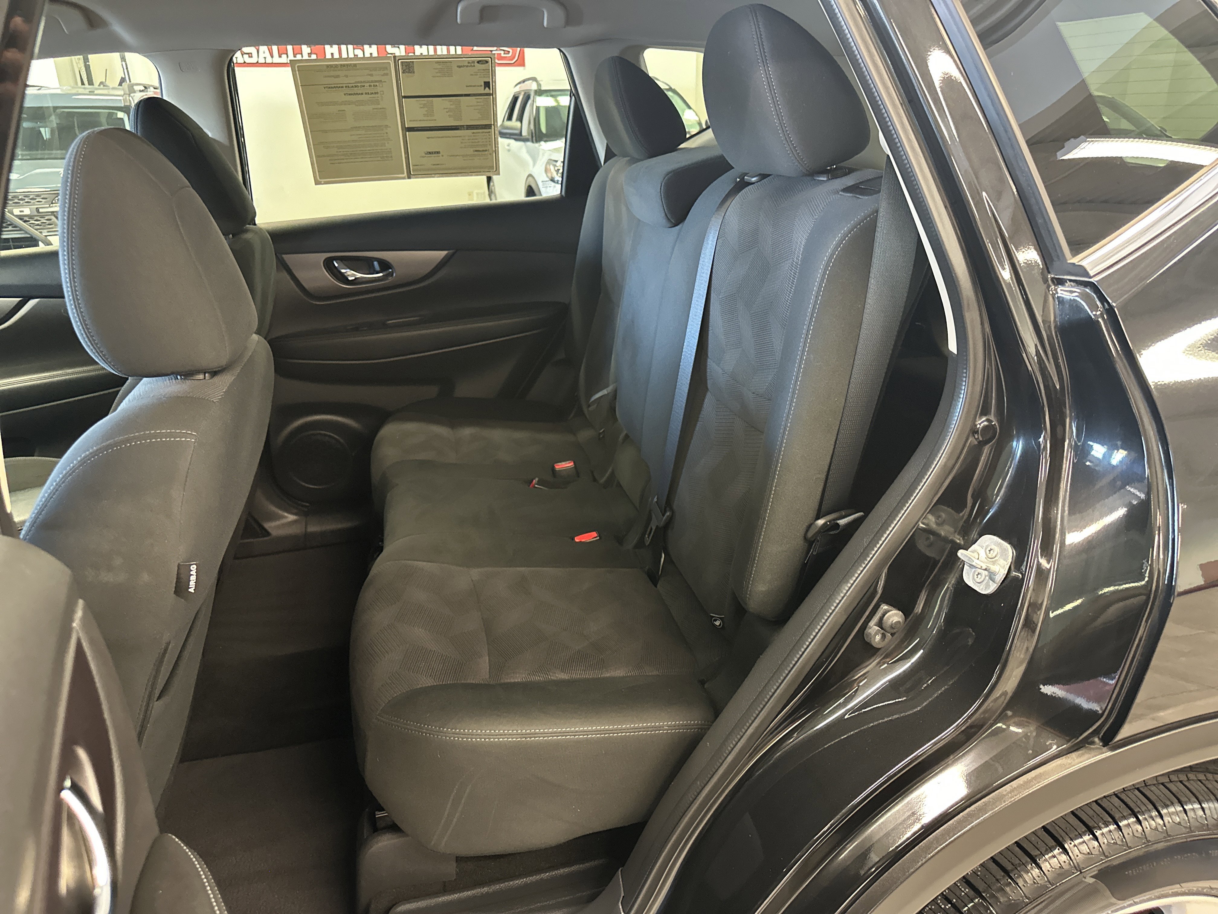 Used 2016 Nissan Rogue SV image 5