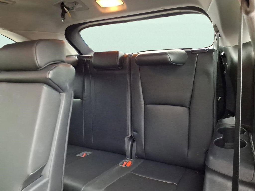 Used 2021 Toyota Highlander XLE AWD/4WD image 13