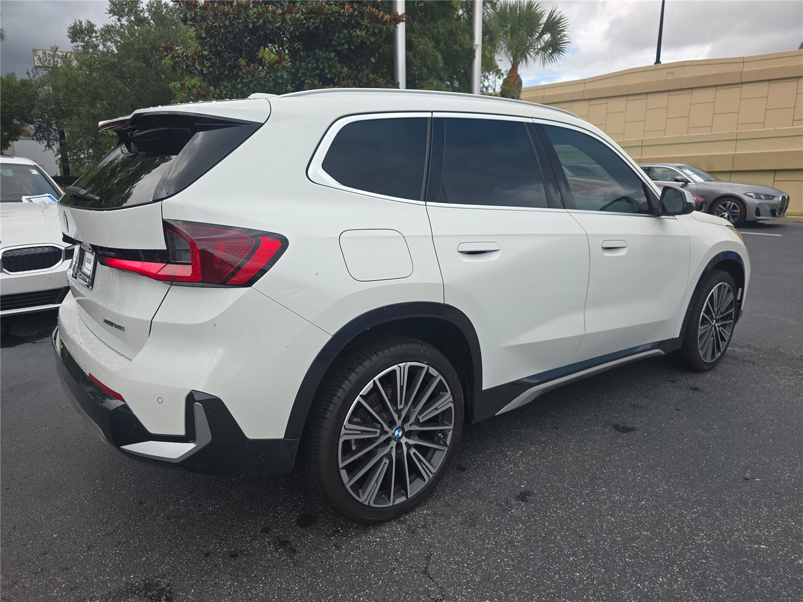 Used 2024 BMW X1 xDrive28i w/ Convenience Package AWD/4WD image 2