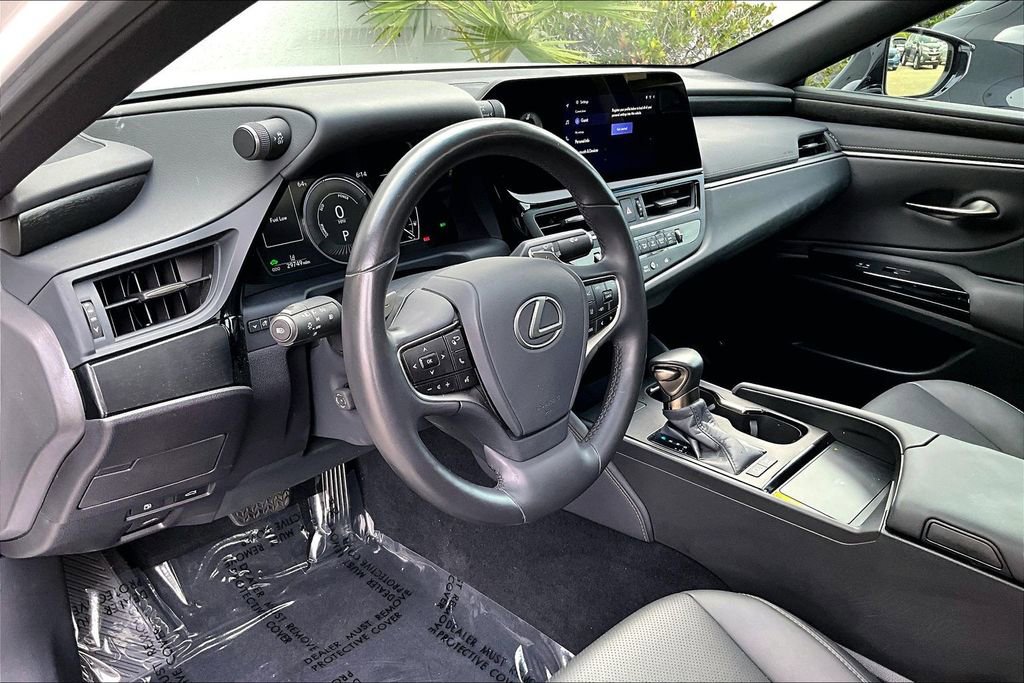 Used 2025 Lexus ES 300h w/ Premium Package FWD image 17